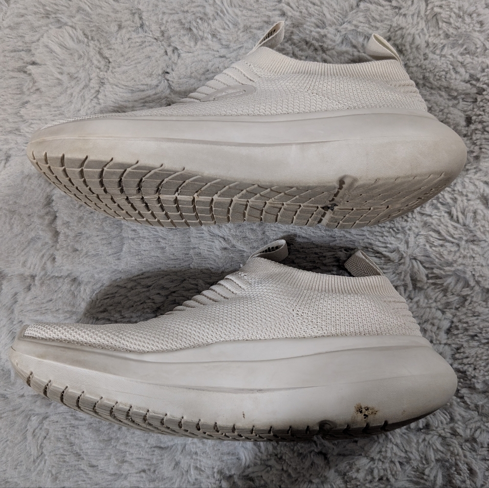 Oofos OOmy Zen Chalk Women's Size 8 Sneakers - Picture 2 of 7